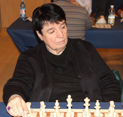 http://en.chessbase.com/Portals/4/files/news/2015/events/worldsenior/gaprindashvili02.jpg